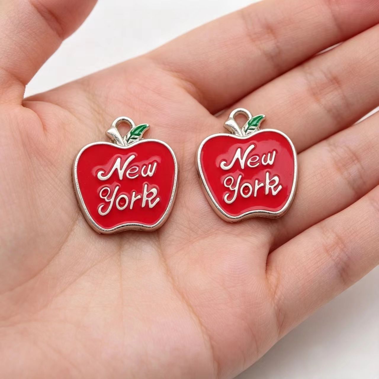 10 piezas de dijes de manzana  - Jewelry Making New York reseña y precio